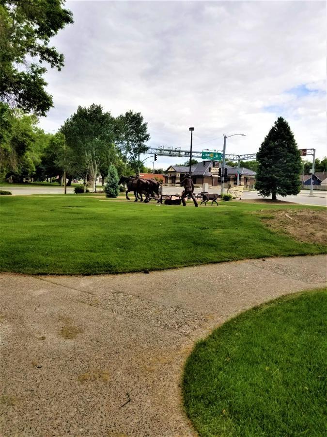 Town House Motor Inn Worland ภายนอก รูปภาพ